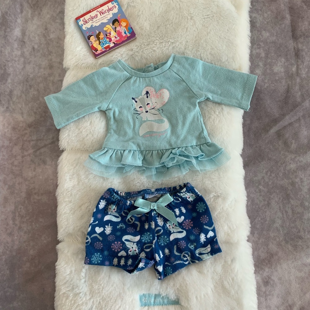 American Girl Snowy Fox Pj set and white sleeping bag lot w mini book